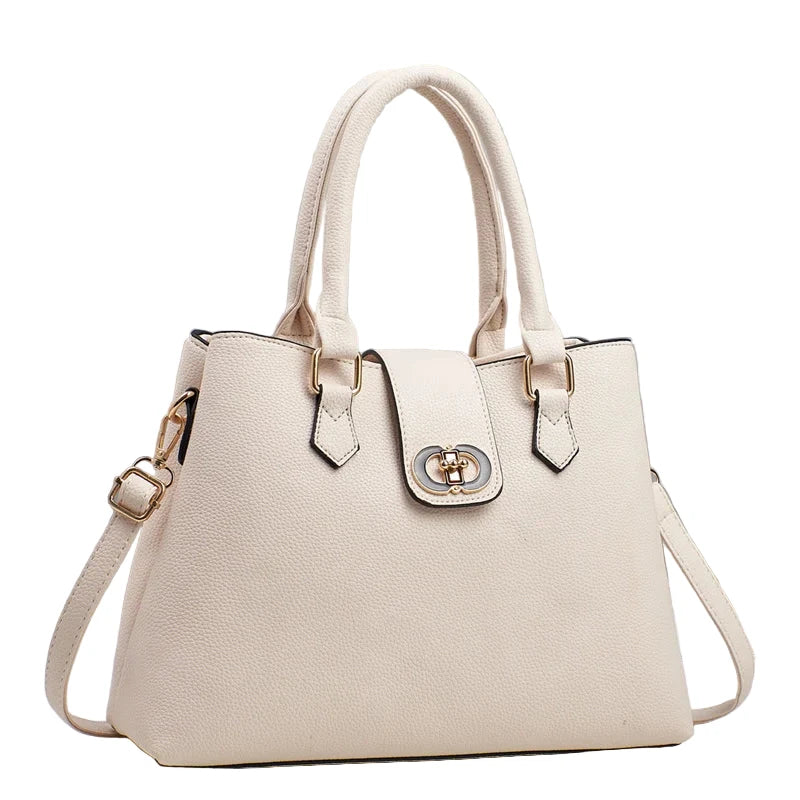 Fashionable Shoulder Bag with Chain